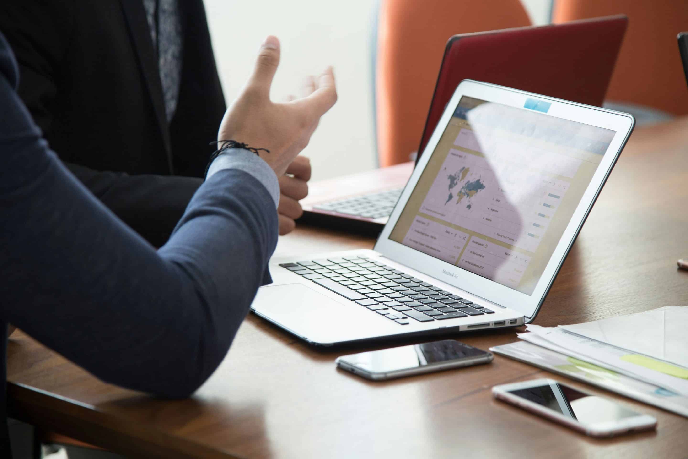 Les techniques de négociation commerciale permettent de faire face aux objections efficacement.